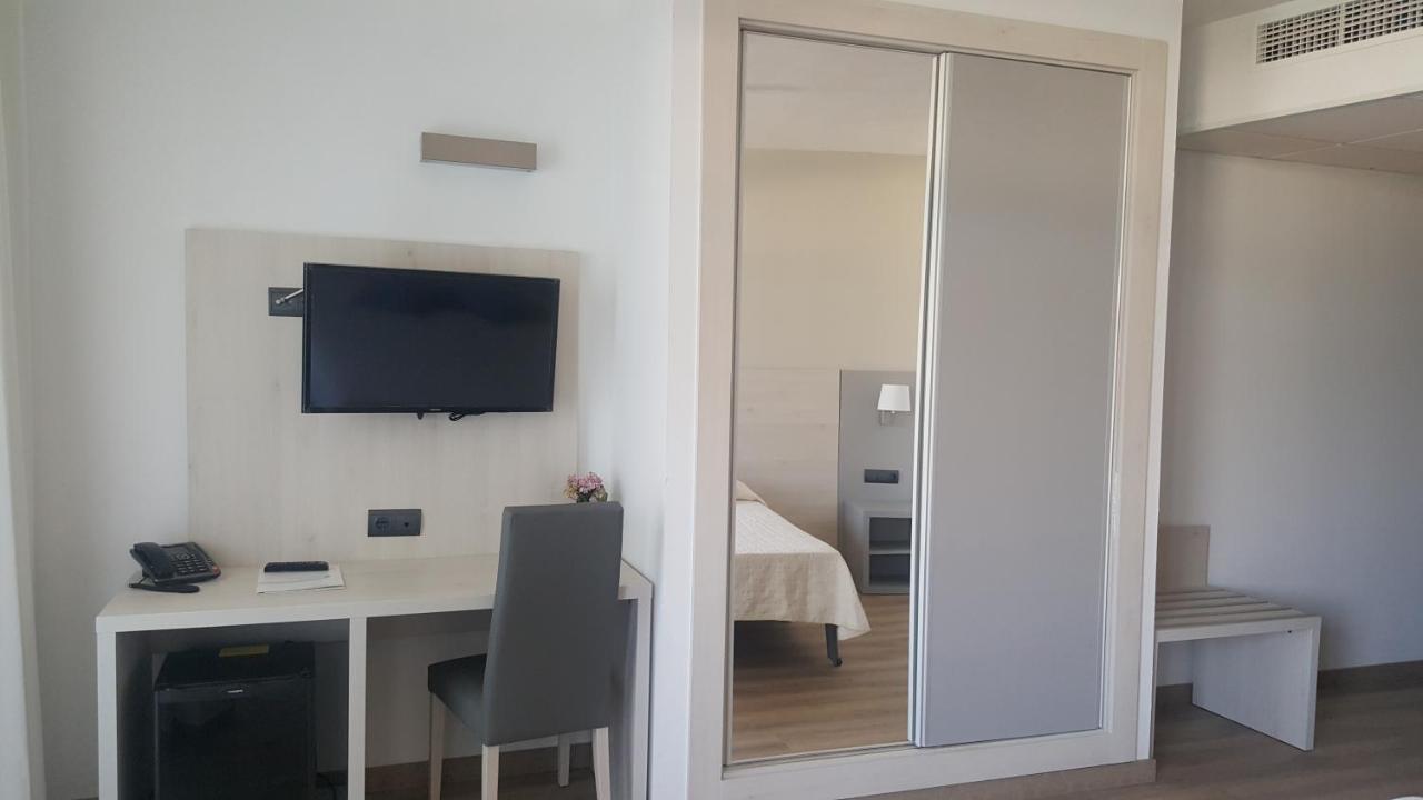 Advise Hotels Reina Вера Экстерьер фото