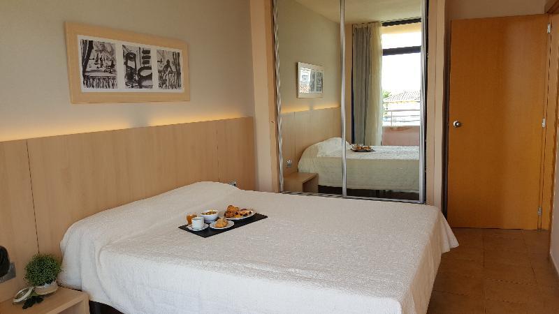 Advise Hotels Reina Вера Экстерьер фото